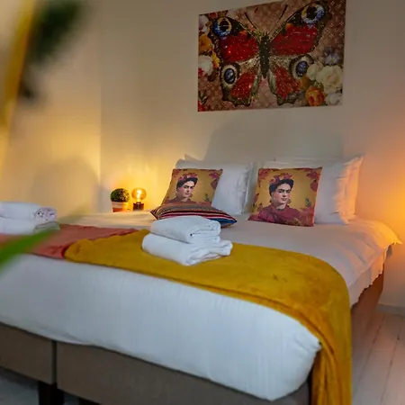 Hot Spot In Trendy Area - 2p Duplex